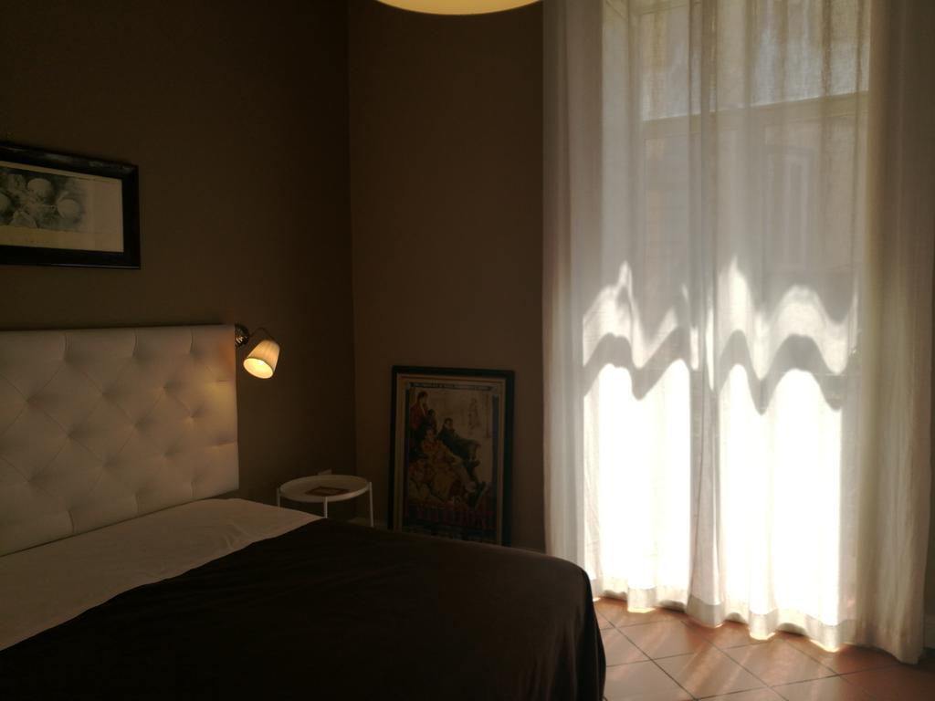 Bed Morelli 49 , Chiaia เนเปิลส์ ภายนอก รูปภาพ