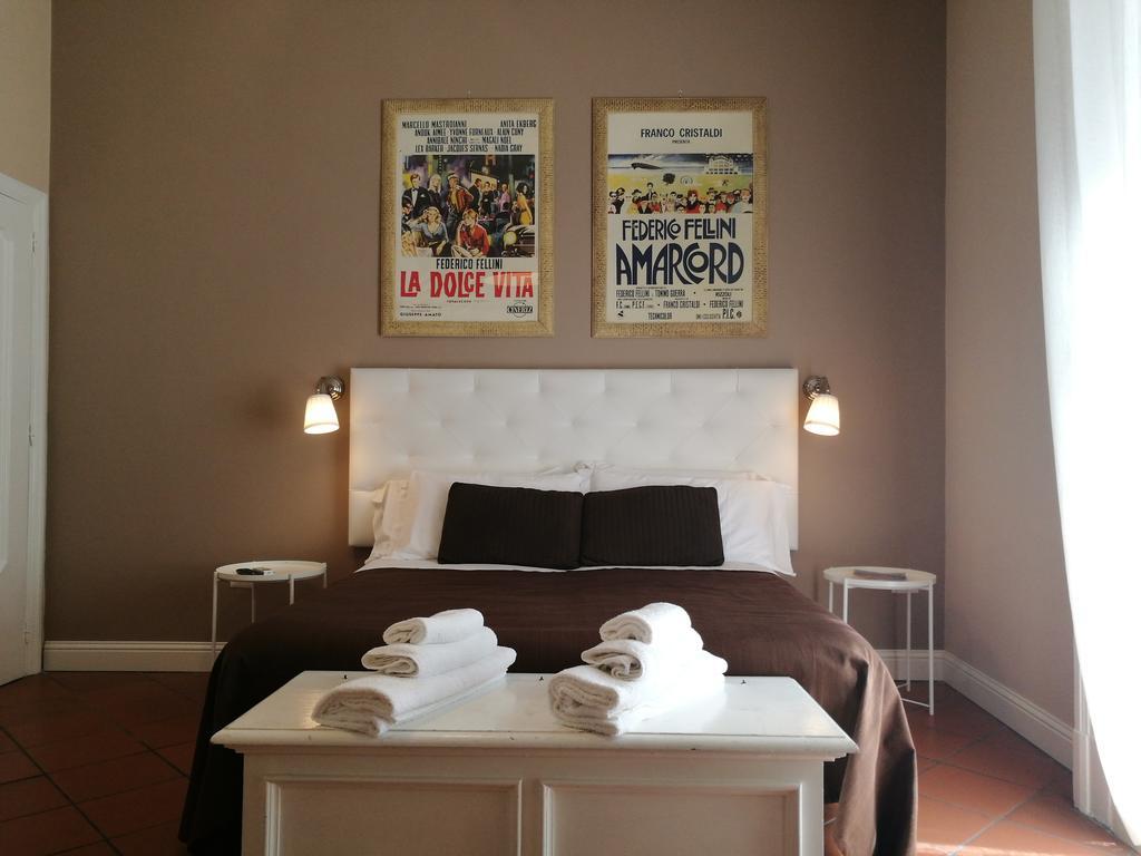 Bed Morelli 49 , Chiaia เนเปิลส์ ภายนอก รูปภาพ